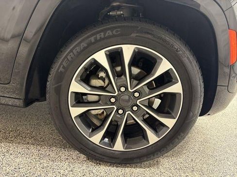 Used 2022 Jeep Grand Cherokee Overland w/ Luxury Tech Group IV image 31