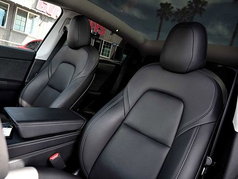 Used 2022 Tesla Model Y Performance image 17