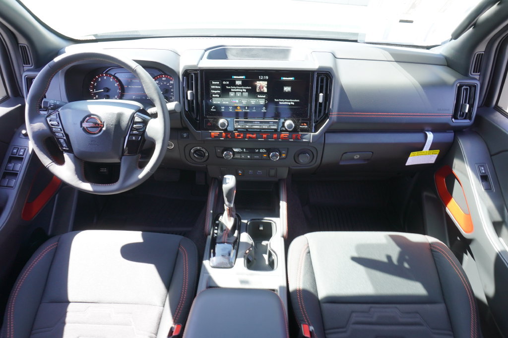 Certified 2025 Nissan Frontier PRO-4X w/ Tow Package AWD/4WD image 12