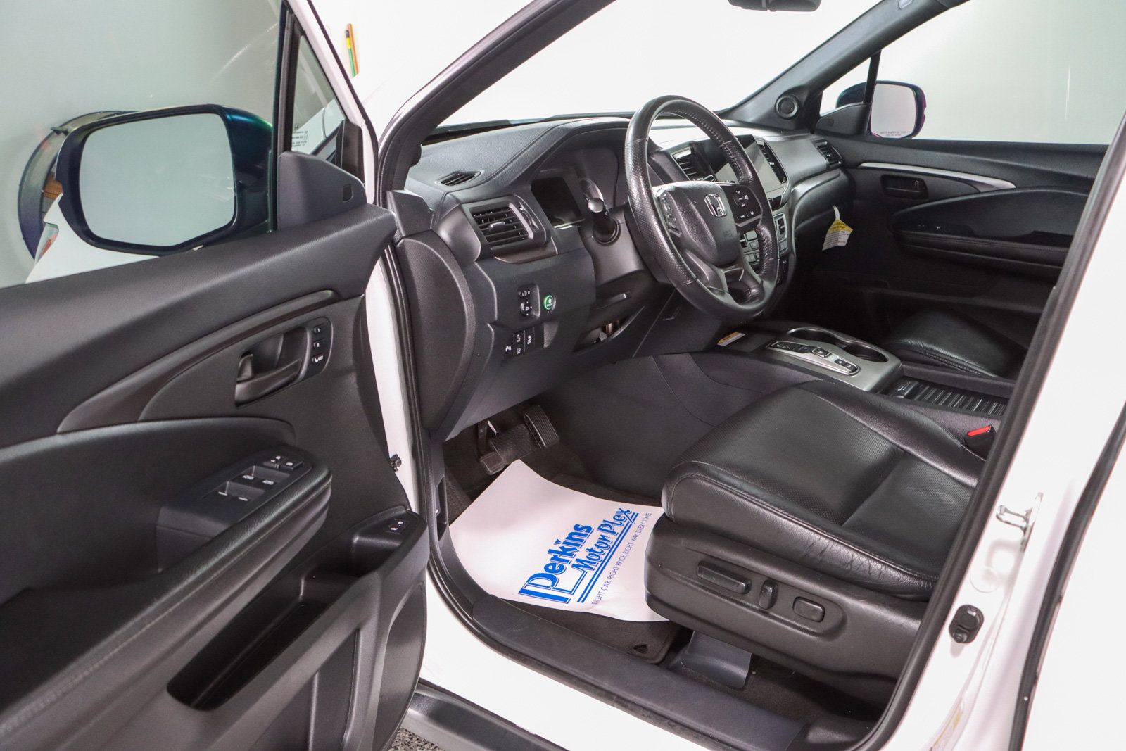 Used 2023 Honda Passport EX-L image 3