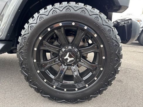 Used 2020 Jeep Wrangler Unlimited Sahara image 11