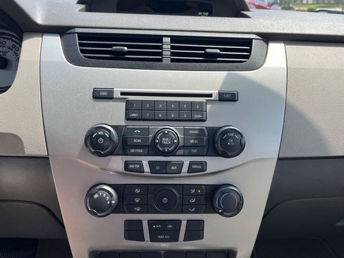Used 2009 Ford Focus SE FWD image 10