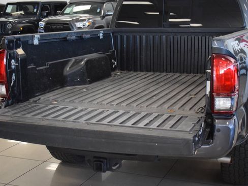 Used 2019 Toyota Tacoma TRD Sport w/ Technology Package image 26