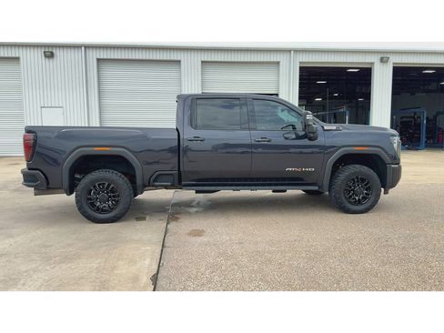 Used 2024 GMC Sierra 2500 AT4 w/ AT4 Preferred Package AWD/4WD image 9