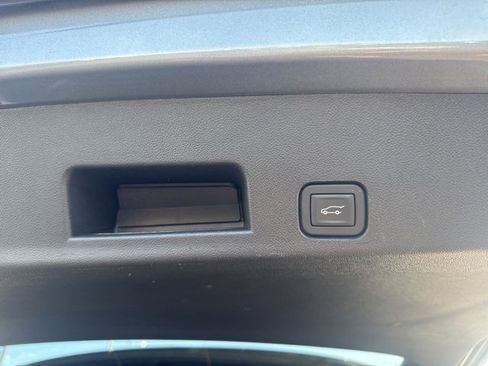 Used 2025 GMC Acadia Elevation image 6