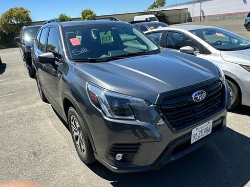 Used 2024 Subaru Forester Premium AWD/4WD image 2