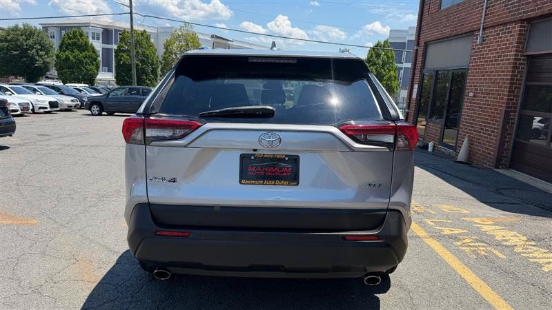 Used 2020 Toyota RAV4 XLE w/ Convenience Package FWD image 9