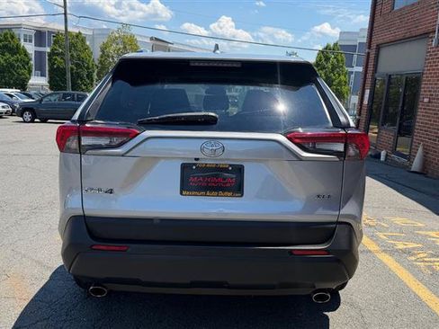 Used 2020 Toyota RAV4 XLE w/ Convenience Package FWD image 9