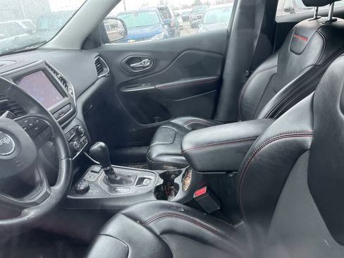 Used 2019 Jeep Cherokee Trailhawk w/ Cold Weather Group image 28