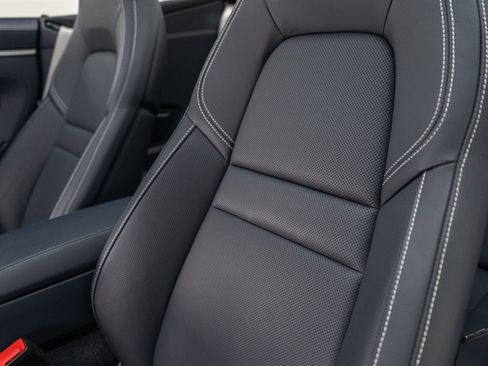 Used 2025 Porsche 911 Carrera w/ Premium Package image 27