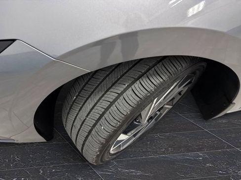 Used 2024 Hyundai Elantra Limited image 35