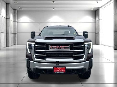 Used 2024 GMC Sierra 2500 SLE w/ SLE Convenience Package image 2