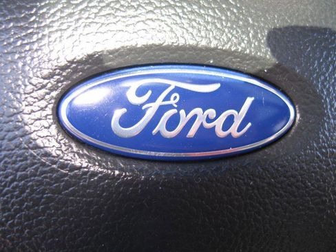 Used 2017 Ford F150 Platinum w/ Equipment Group 701A Luxury image 38