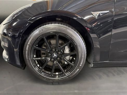 Used 2018 Tesla Model 3 Mid Range RWD image 23