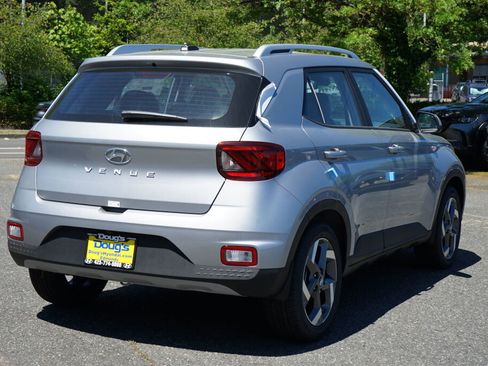 Certified 2025 Hyundai Venue SEL image 5