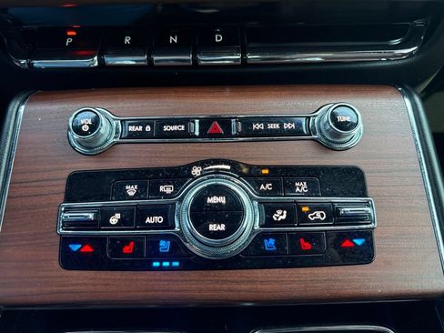 Used 2021 Lincoln Aviator Grand Touring w/ Equipment Group 302A AWD/4WD image 17
