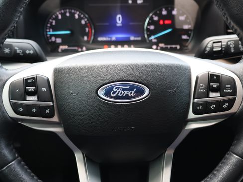 Used 2023 Ford Explorer XLT AWD/4WD image 30
