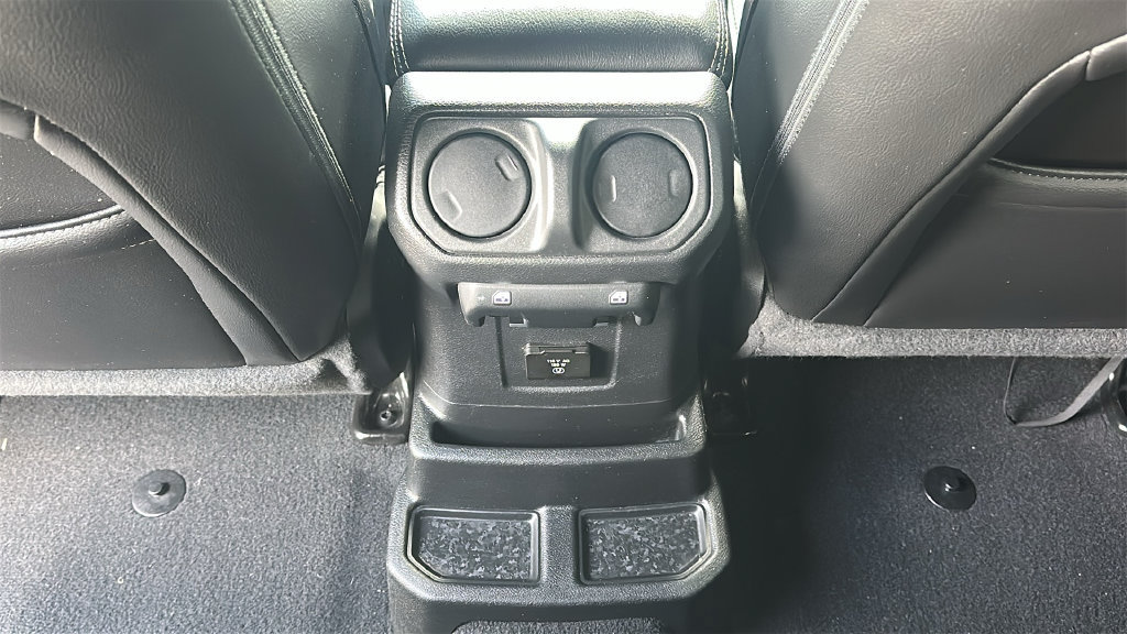 Used 2023 Jeep Wrangler Unlimited Sahara w/ Cold Weather Group AWD/4WD image 32