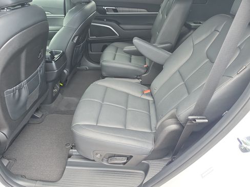 Certified 2023 Kia Telluride EX w/ EX Captain's Chair Package FWD image 17
