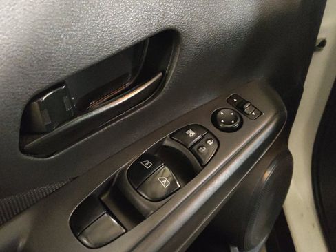 Used 2021 Nissan Kicks S FWD image 27