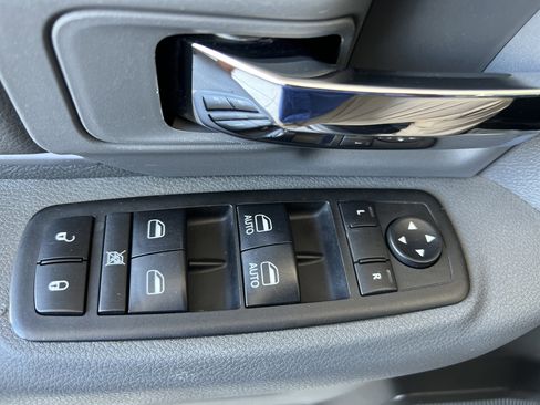 Used 2018 RAM 1500 Classic SLT image 14