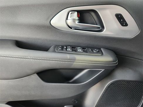 New 2026 Chrysler Pacifica Limited w/ S Appearance Package image 16