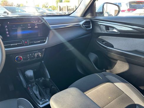 Used 2025 Chevrolet TrailBlazer LT FWD image 34
