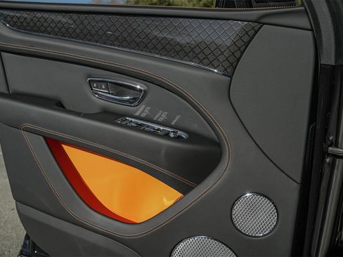 New 2025 Bentley Bentayga image 31