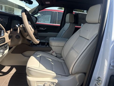 New 2026 GMC Yukon Denali w/ Denali Reserve Package AWD/4WD image 11