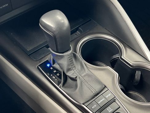 Used 2023 Toyota Camry SE image 19