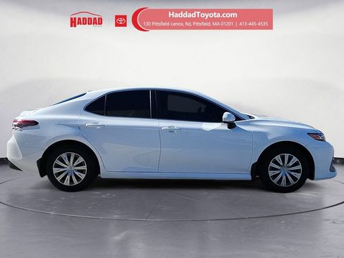Used 2022 Toyota Camry LE image 6