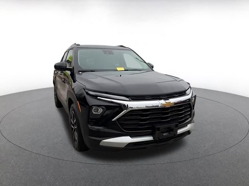 Used 2025 Chevrolet TrailBlazer LT image 3