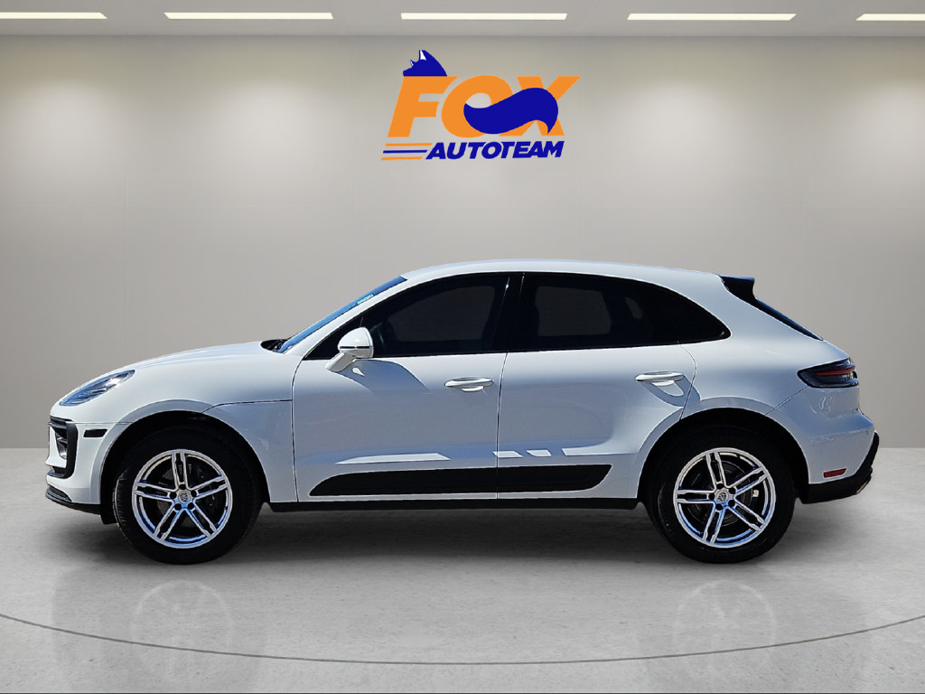 Used 2023 Porsche Macan Turbo AWD/4WD image 2