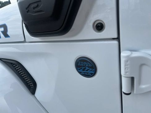 Used 2024 Jeep Wrangler Unlimited w/ Convenience Group AWD/4WD image 34