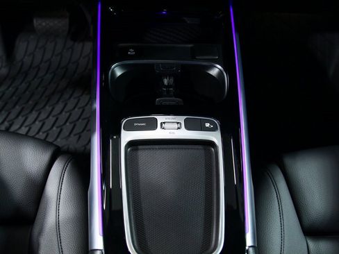 Used 2025 Mercedes-Benz GLB 250 4MATIC image 22