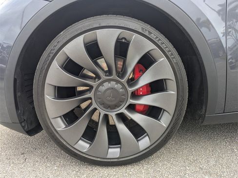 Used 2022 Tesla Model Y Performance image 16