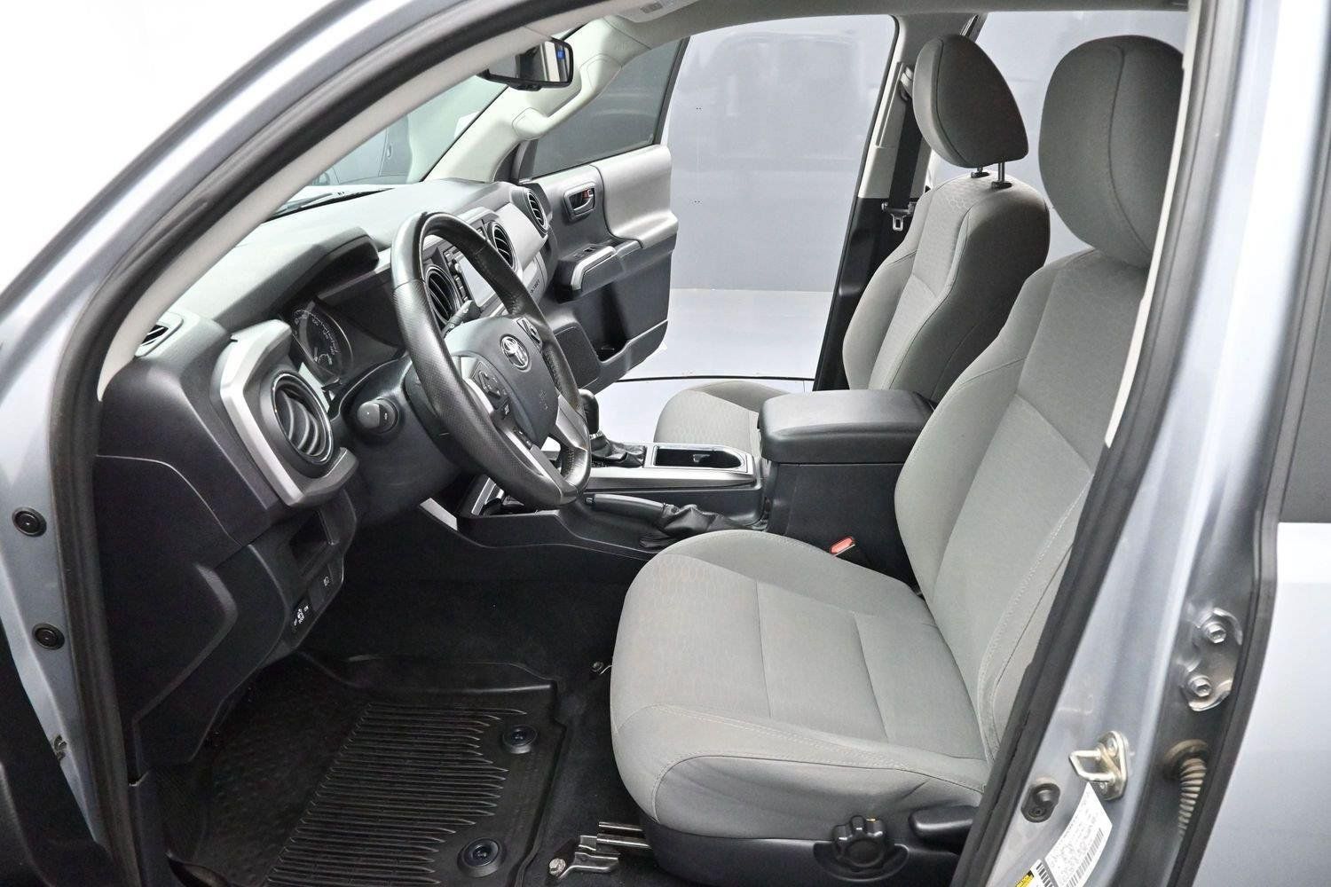 Used 2019 Toyota Tacoma SR5 AWD/4WD image 11
