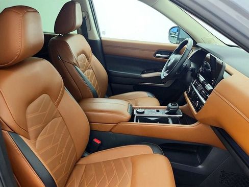 Used 2023 Nissan Pathfinder Platinum image 26