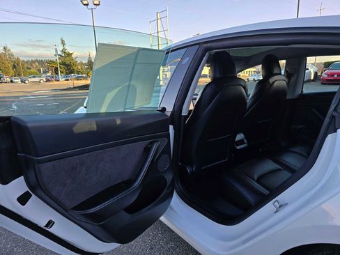 Used 2023 Tesla Model 3 Standard Range image 15