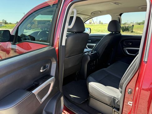 Used 2019 Nissan Titan PRO-4X AWD/4WD image 22