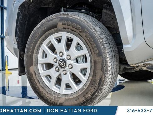Used 2025 Toyota Tacoma SR5 w/ SR5 Upgrade Package image 34