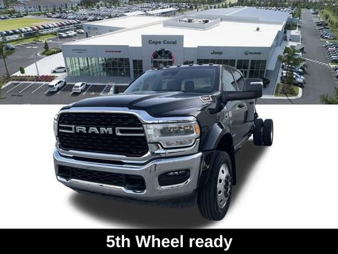 Used 2023 RAM 5500 SLT w/ Quick Order Package 2YG SLT AWD/4WD image 3