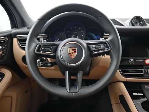 Certified 2026 Porsche Macan AWD/4WD image 13