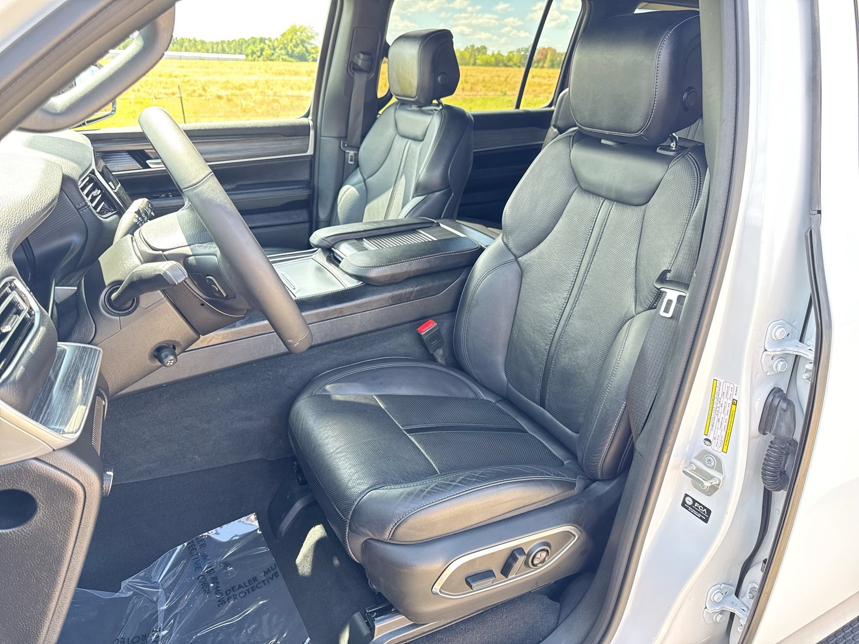 Used 2024 Jeep Wagoneer L Series II RWD image 11