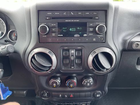 Used 2017 Jeep Wrangler Unlimited Sport w/ Quick Order Package 24S AWD/4WD image 8