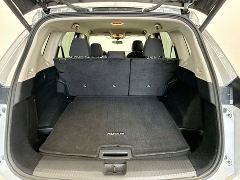 Used 2025 Nissan Rogue SV FWD image 28