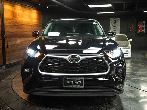 Used 2021 Toyota Highlander LE w/ Protection Package #3 (TMS) AWD/4WD image 4