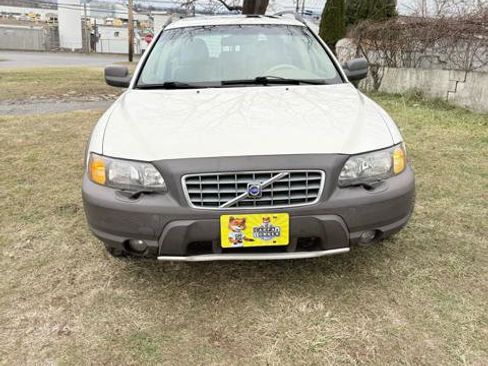 Used 2002 Volvo V70 AWD image 2