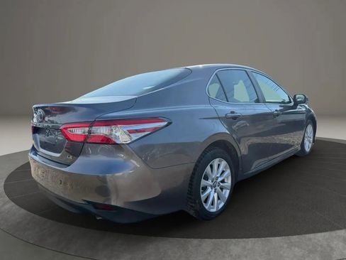 Used 2018 Toyota Camry LE FWD image 5