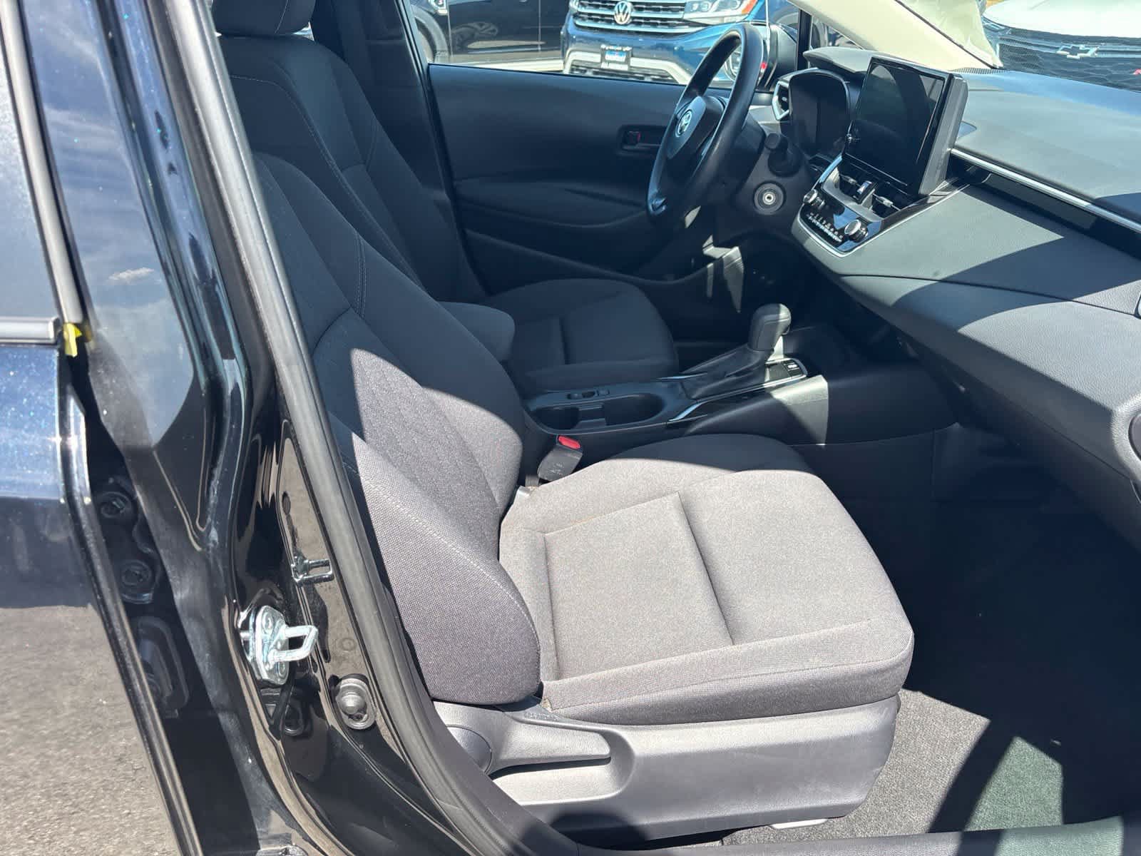 Used 2025 Toyota Corolla LE FWD image 9